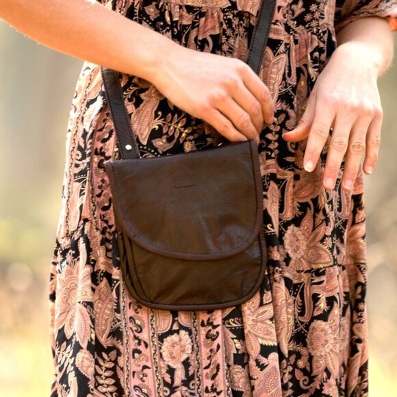 Berber Real Leather Cross-Body Travel Pouch DARK Brown bag Purse NWT - Picture 1 of 3